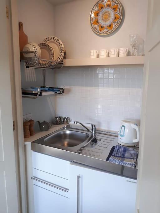 No. 27'S Self-Catering Flat For A Memorable Break. Apartman Bridport Kültér fotó