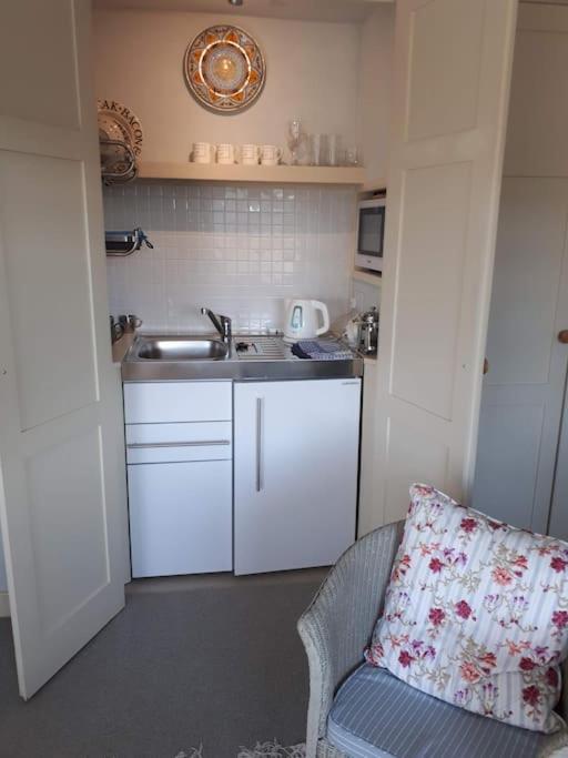 No. 27'S Self-Catering Flat For A Memorable Break. Apartman Bridport Kültér fotó